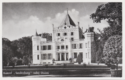 130656 Gezicht op het kasteel Sandenburg (Langbroekerdijk A 22-A 28) te Nederlangbroek (gemeente Langbroek).